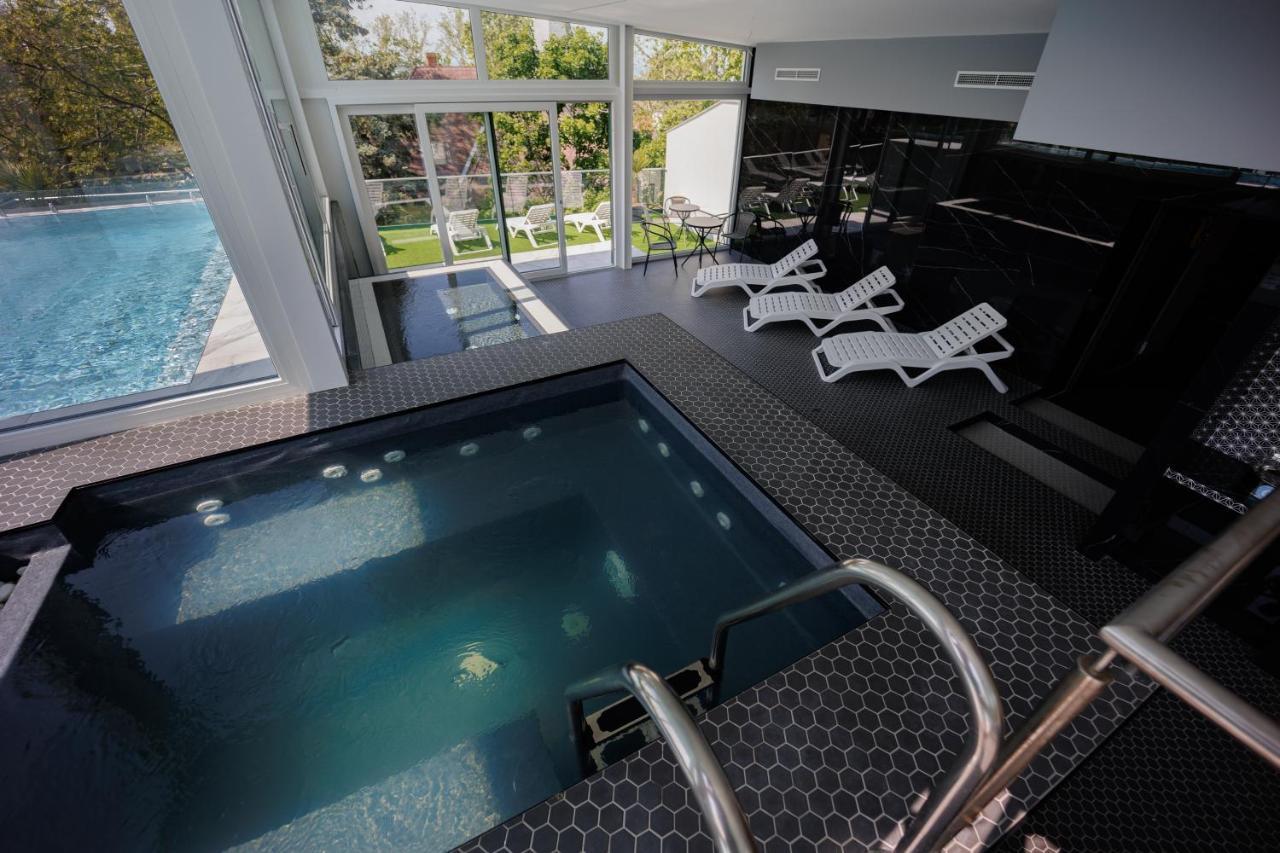 Villa Bauhaus Penthouse Wellness Apartman Siófok Eksteriør billede