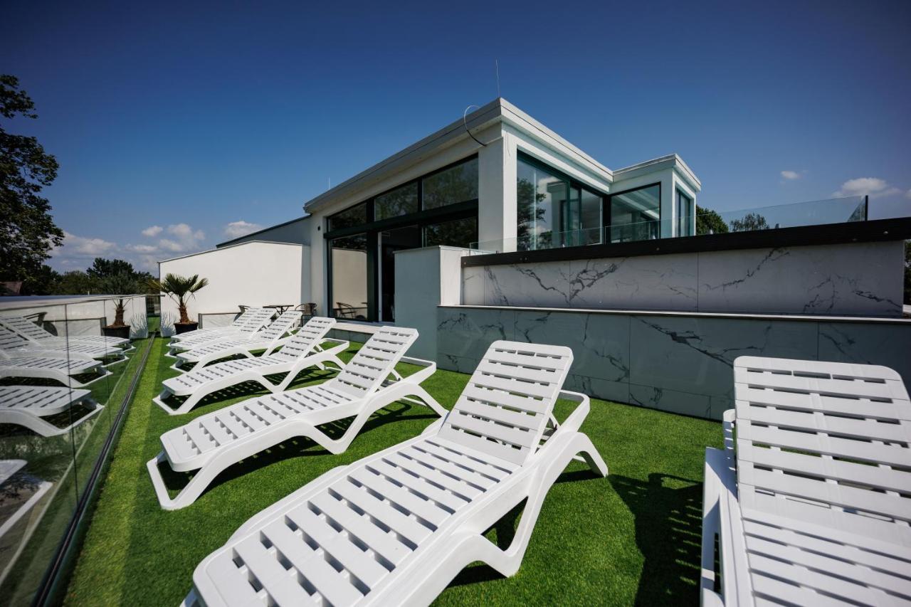 Villa Bauhaus Penthouse Wellness Apartman Siófok Eksteriør billede