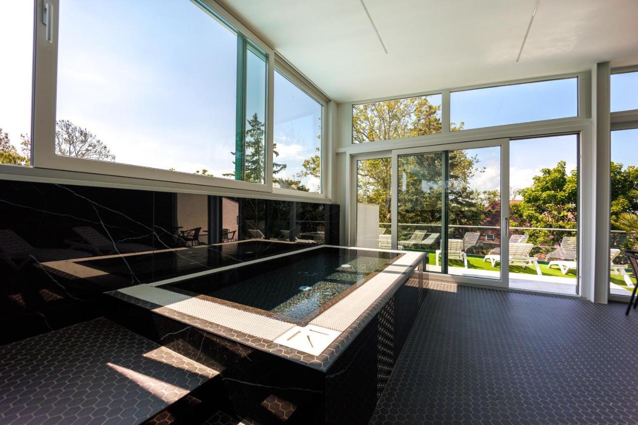 Villa Bauhaus Penthouse Wellness Apartman Siófok Eksteriør billede