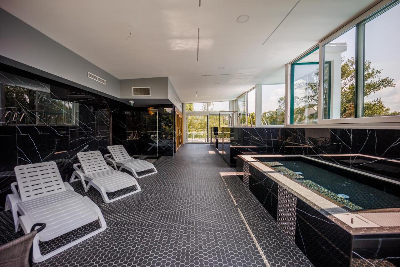 Villa Bauhaus Penthouse Wellness Apartman Siófok Eksteriør billede